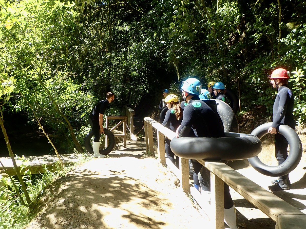 Waitomo kiiltomatoluolat