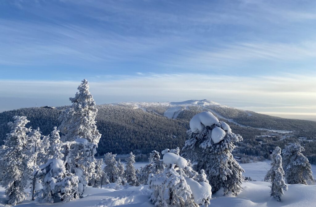 Liukulumikenkäily Levillä Kätkätunturilla